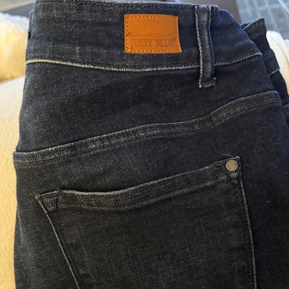 Judy Blue Distressed Jeans NWOT